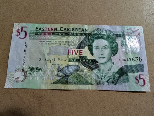 Eastern East Caribbean - Antigua, $ 5  Dollars, Banknote QE II - Picture 1 of 2