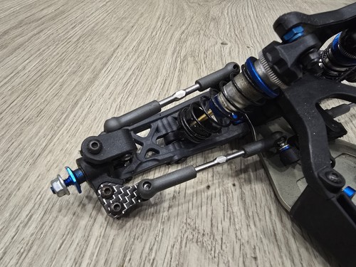 Team ASSOCIATED RC10 B6.2D Slider - Picture 5 of 17