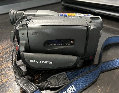 Sony CCD-TRV52 NTSC Handycam Vision Video 8 Video Camera Recorder & Accessories - Picture 2 of 8