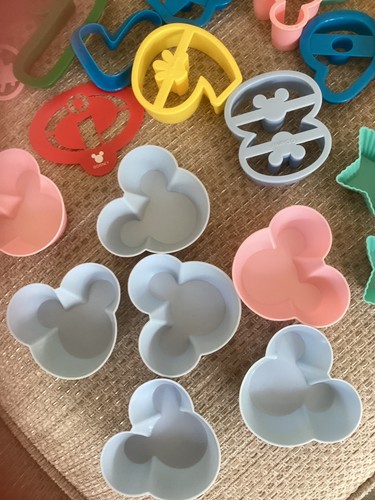 Konvolut gemischte Zucker Bastel Ausstecher und Silikon Cupcake Formen - Bild 8 von 12