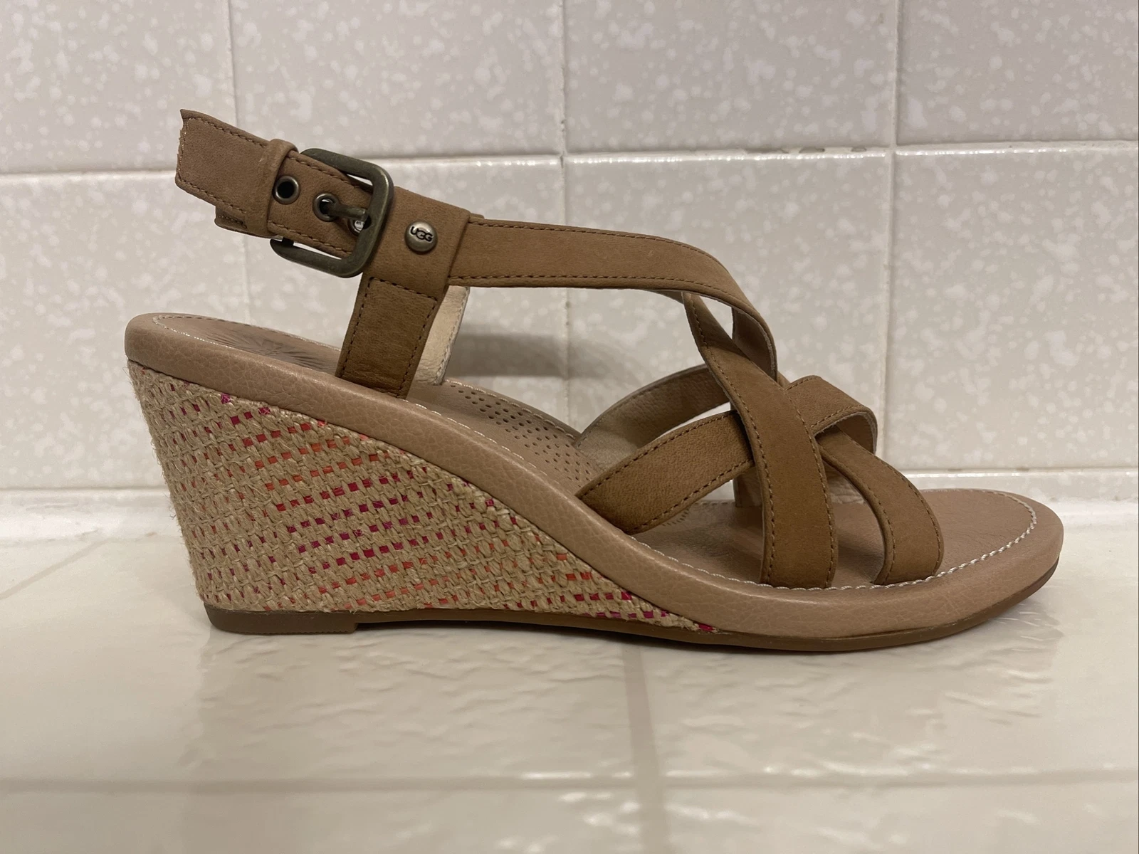 Sandali Ugg zeppa tacco alto con cinturino taglia 9 pelle marrone