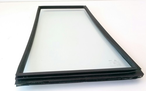 1992 Mitsubishi Montero OEM right rear fixed vent glass - Picture 4 of 5