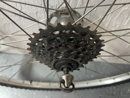 Vintage 700c Campagnolo Araya clincher wheelset 120/100 + skewers - Picture 8 of 15