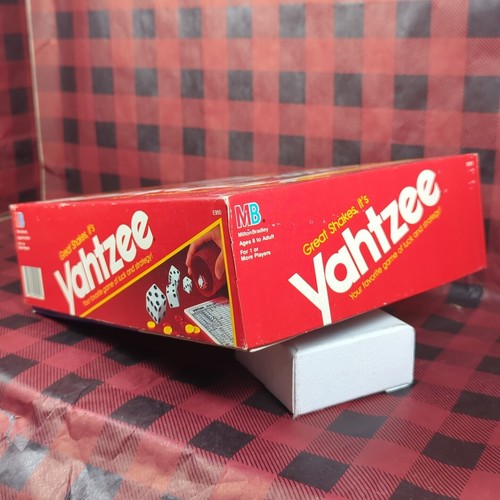 1982 Vintage Yahtzee E950 Dice Board Game by Milton Bradley - Picture 16 of 17