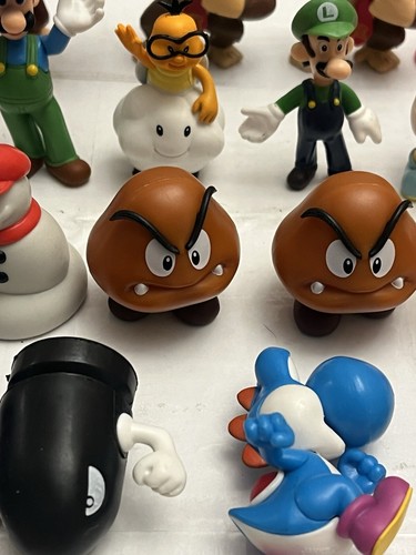 Giant Lot Nintendo  Super Mario Bros Toys Plastic Luigi Donkey Kong Peach Yoshi - Picture 10 of 24