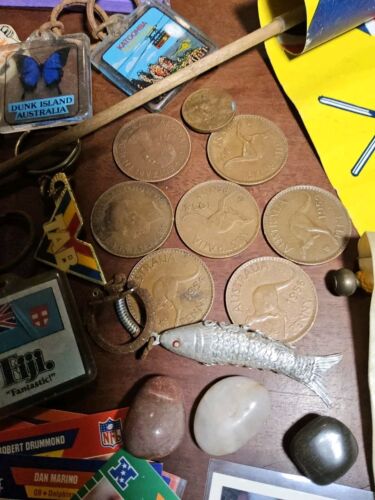 Quantity Vintage Collectables Coins Flags, Keyrings, Trading Cards + Other - Picture 9 of 14