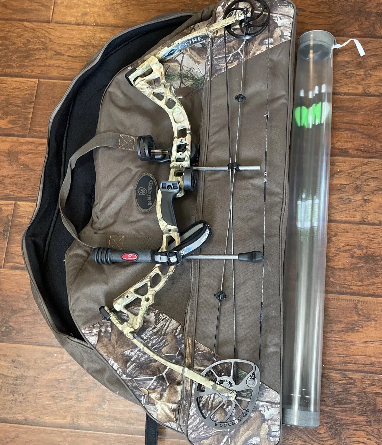 BOWTECH Diamond Archery Core Right Hand Compound Bow Bag Arrows