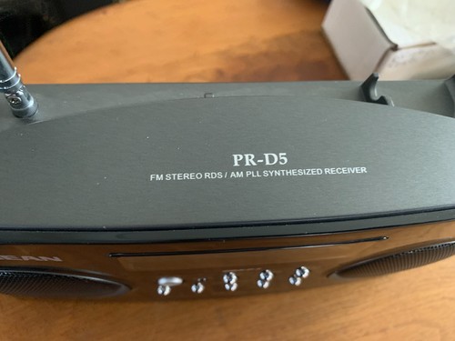 Sangean PR-D5 black FM stereo RDS portable receiver w/AM band and a power supply - Picture 3 of 6