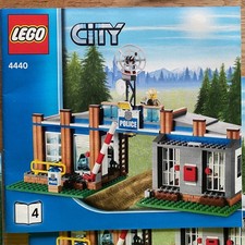 LEGO CITY: Forest Police Station (4440), Polizei