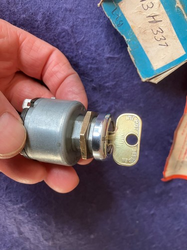 Lucas 31973 BMC 13H337 Ignition switch and key. BMC MG Austin Morris Classic car - Picture 3 of 12