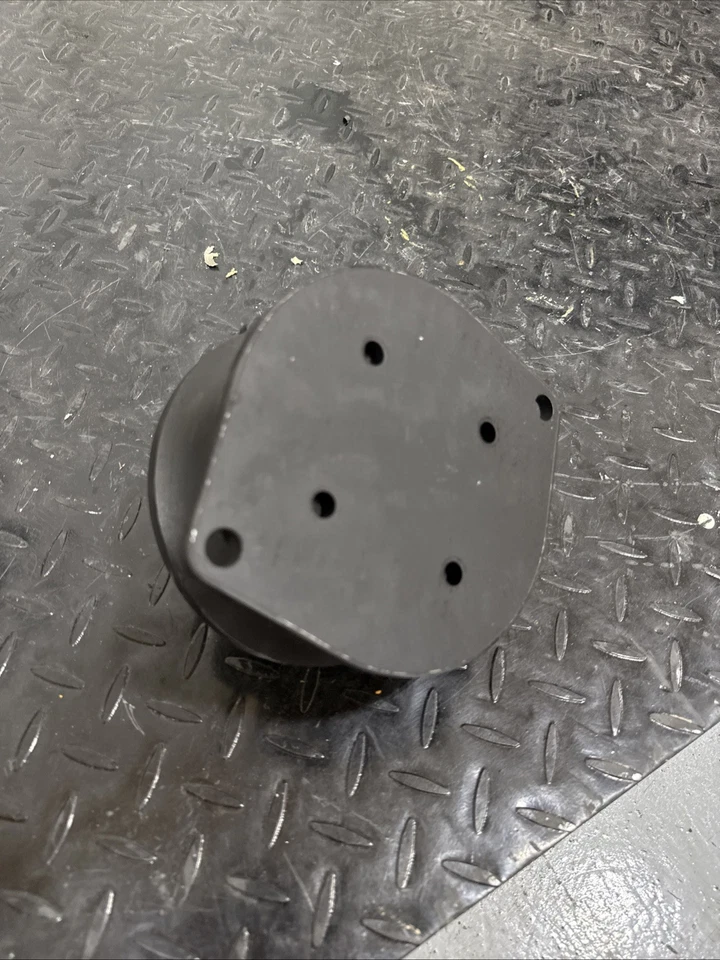 Новый резиновый амортизатор Volvo PN 13304787 - Изображение 3 из 4