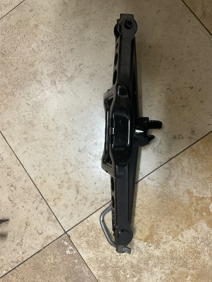 05-06-07-08-09-10-11 Volvo S40 V50 Tire  Jack  OEM - Image 4 of 4