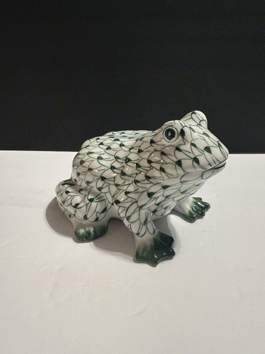 Andrea by Sadek Porcelain Frog Figurine – Green Fishnet Pattern Handpainted 6” - Picture 3 of 11