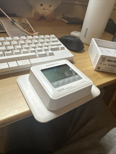 HONEYWELL Home Pro Series Thermostat Programmable With Back Plate - Picture 2 of 2