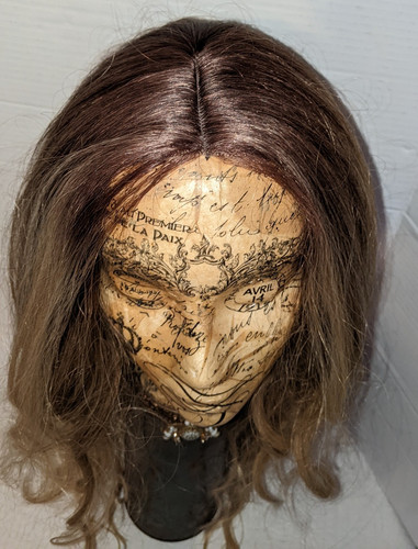 28" Long Wavy Natural Blonde W/Highlights Roots Heat Resistant New Without Tags - Picture 21 of 22
