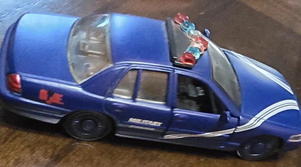 Coche interceptor de Ford GI JOE a escala 1:44 de 4" Policía militar Diecast Maisto Foto 3 de 4