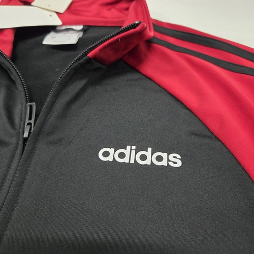 NUEVO CON ETIQUETAS Para Hombres PEQUEÑA Chaqueta Adidas Esencial 3 Rayas Calentamiento Pista Rojo Negro Cremallera Completa - Imagen 2 de 11