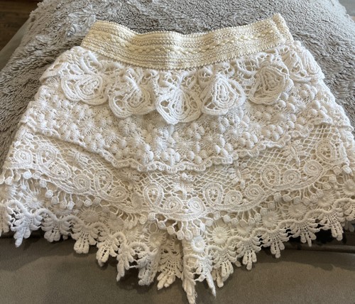 Girls Size Small Cream Ivory Crochet Shorts Layered Tiered EUC Shorts - Picture 1 of 3