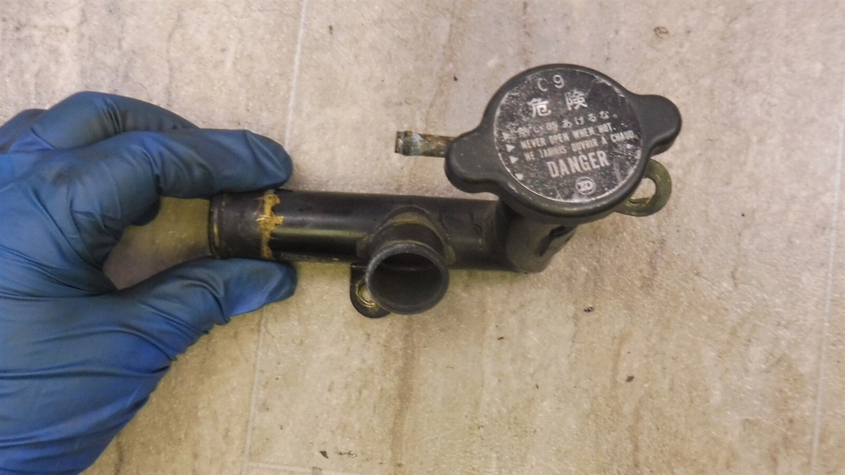 RAKUTAO114757様用 1985 Kawasaki ZX900 Ninja K238-1) radiator fill neck with