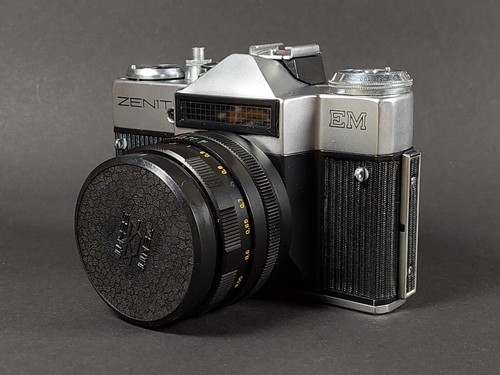 Rare Soviet Zenit EM 1977 KMZ 35mm SLR camera with Helios-44M 2/58mm lens - Picture 2 of 24