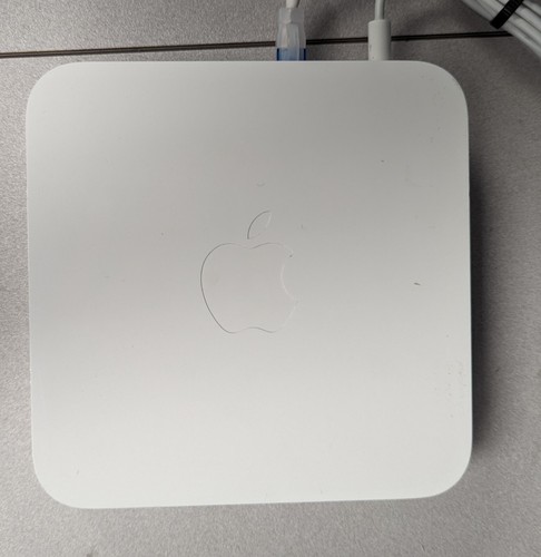 Apple Airport Extreme 5th Generation A1408 Base Station WiFi Wireless Router - Picture 2 of 4