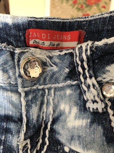 Woman’s Shorts - Picture 2 of 4