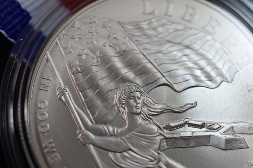 US 2012 P STAR SPANGLED BANNER $1 UNC IN MINT PACKAGE-MINTAGE 7,006 - Picture 3 of 7