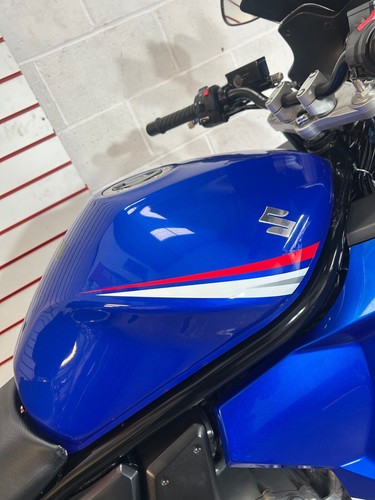 SUZUKI GSX650F 2008 STUNNING EXAMPLE FULL SERVICE HISTORY - Picture 8 of 24