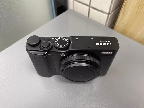Cámara digital Fujifilm Fuji XF10 24,2 mega píxeles con pantalla táctil LCD de 3 pulgadas 95 % nueva - Imagen 4 de 11