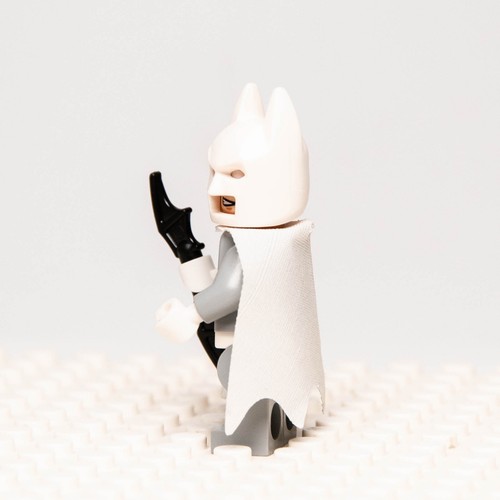 LEGO Arctic Batman Minifigure - White & Gray Suit (sh047) 76000 w/ Batarang - Picture 4 of 8