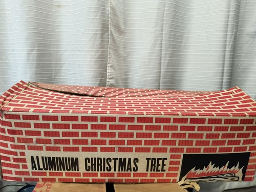 Vintage 6.5 Foot Aluminum Christmas Tree 61 Branches Complete in Box - Picture 18 of 18