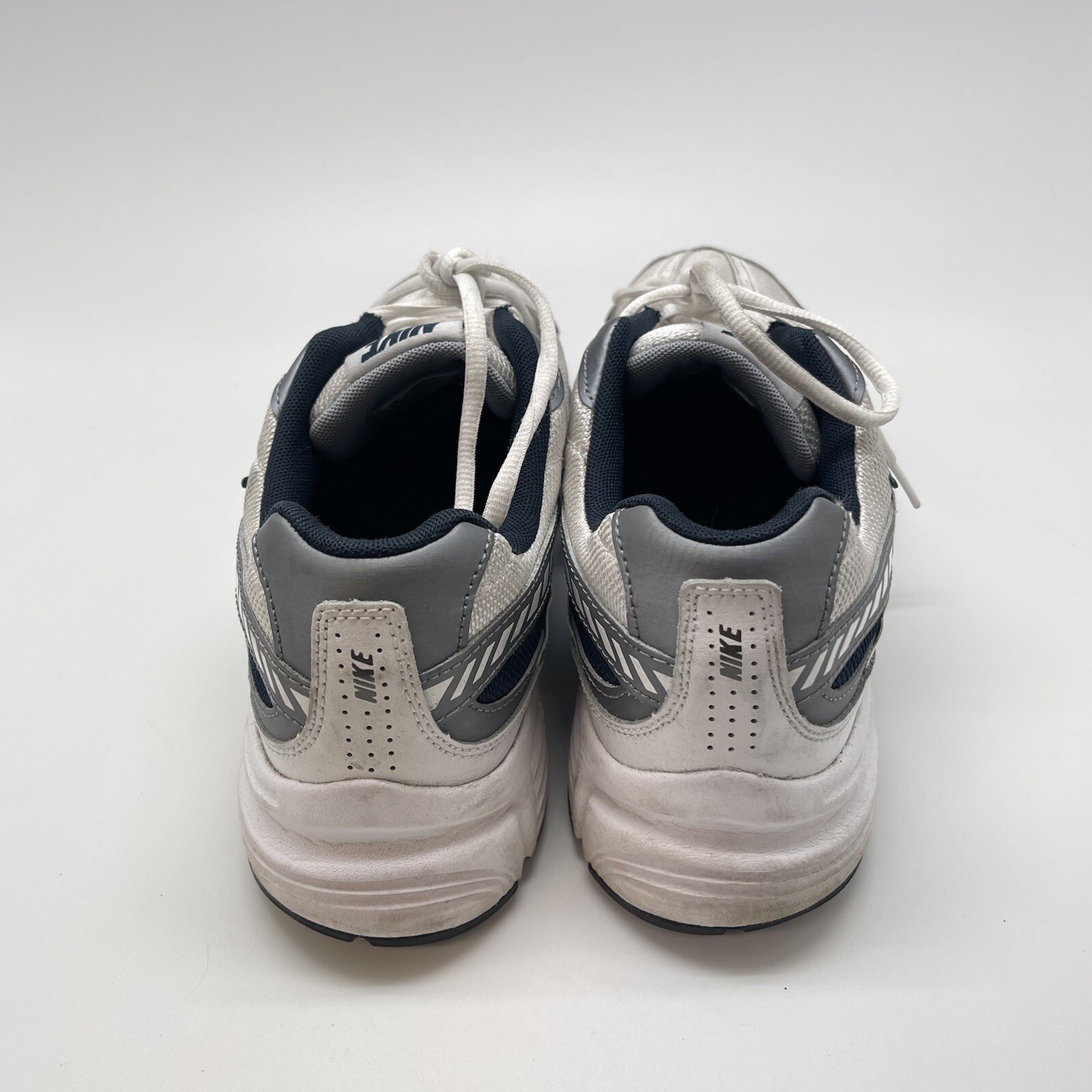 Nike Sneakers Mens 9.5 Initiator 394055-101 White Running Athletic Gym Shoes