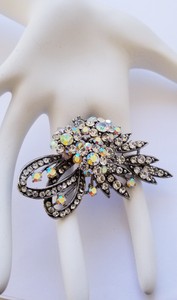 Vintage-brooch-pin-STUNNING-Aurora-Borealis-FLWR-crystals-silver-tone