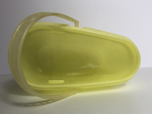 Vintage #587 Tupperware Beverage Pitcher ~ 2 Qt ~ Yellow~ Lid, Cap and Handle - Picture 3 of 5