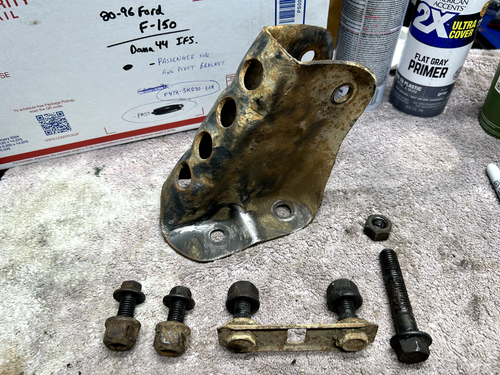 1980-1996 Ford F-150 Bronco Passenger Side Dana 44 Axle Pivot Bracket Beam Mount - Picture 3 of 17