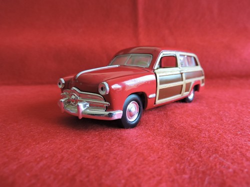 1949 FORD Woody Station Wagon 1:43 Diecast Scale Model - Picture 9 of 15