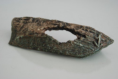 Aquarium Shipwreck Half Boat Hide Cichlid Catfish Decoration 21 x 5 x 7 cms - Picture 1 of 5