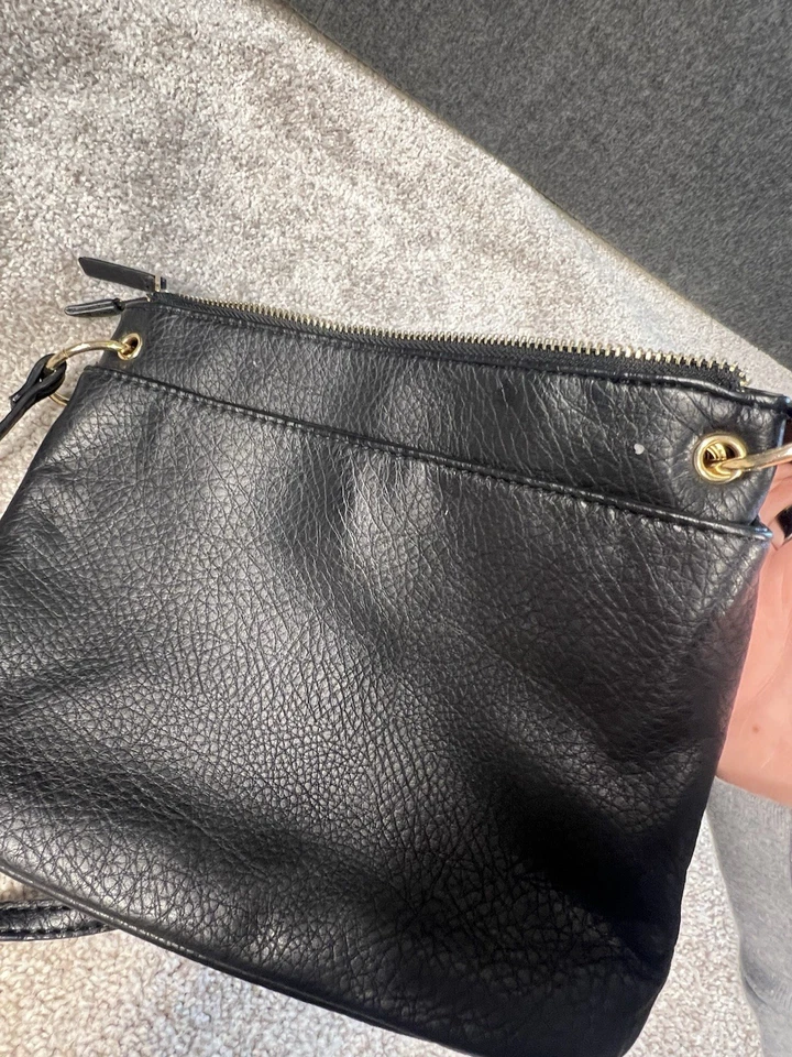 Cartera Bandolera Kelly and Katie Negra Multi Bolsillos con Cremallera Cuero Sintético Suave Foto 4 de 4