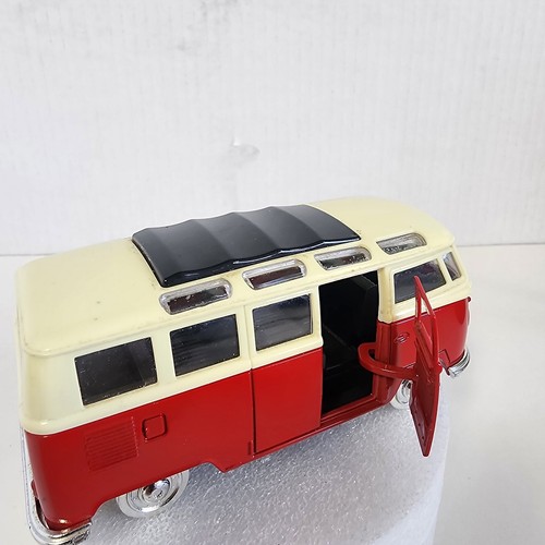 Vintage Volkswagen Red And White T1 Camper Van Missing Tires Rubber. Battery - Picture 3 of 13