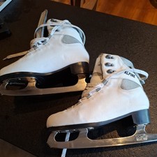 Alpine ice skates size 39 UK 6 faux white leather - great condition guards