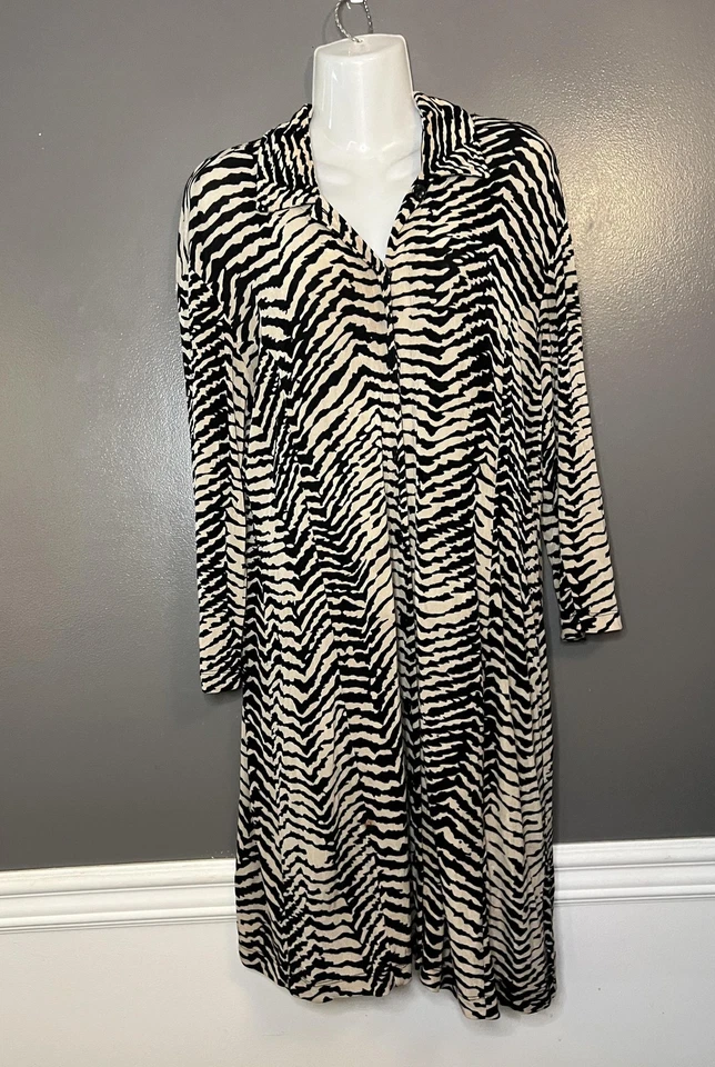 Chico's Travelers Jacket Womens 1 Medium Black White Zebra Button Front USA - Image 2 of 4