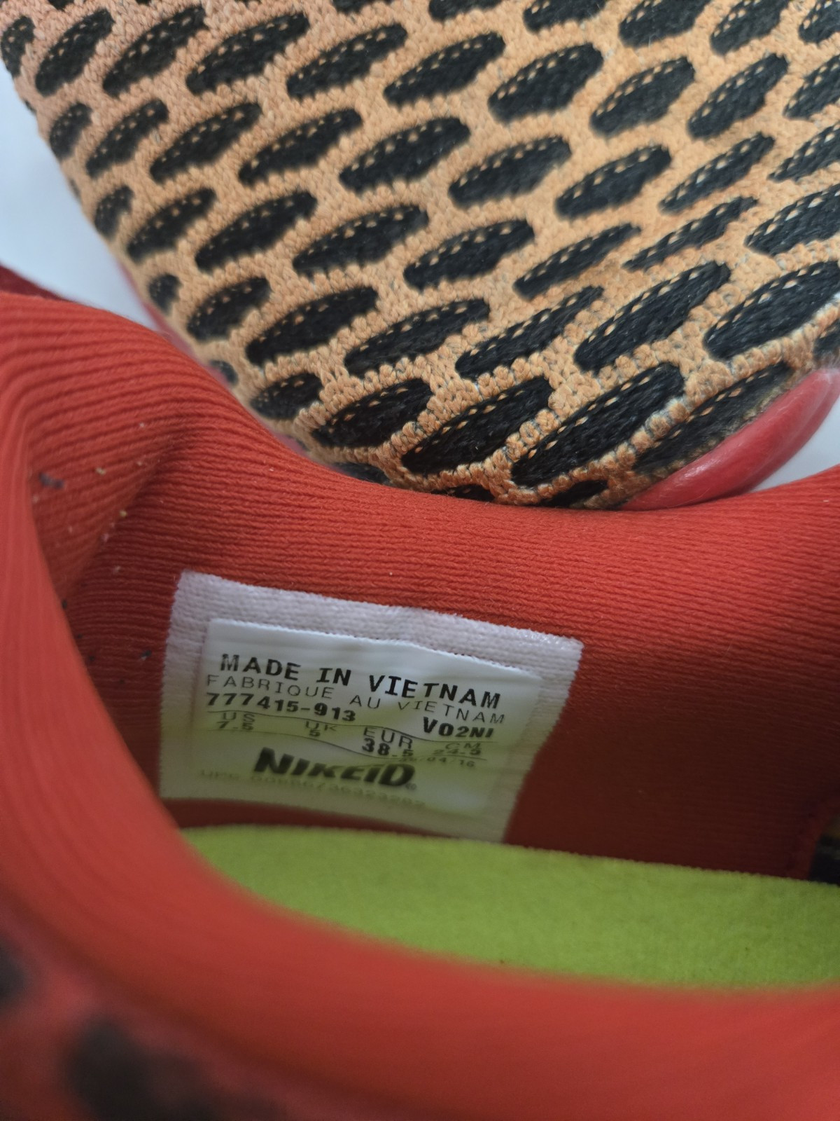Nike Roshe One Flyknit Womens Size 7.5 US Red