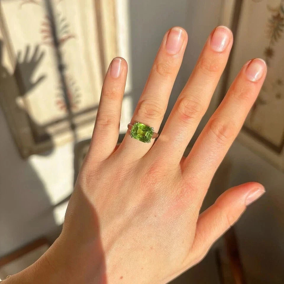Anillo de compromiso solitario de peridoto natural Asscher de 4,00 quilates de oro blanco sólido de 14 quilates Foto 4 de 4