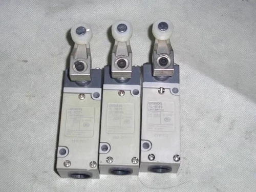 1pcs Used HL-5071 OMRON travel switch