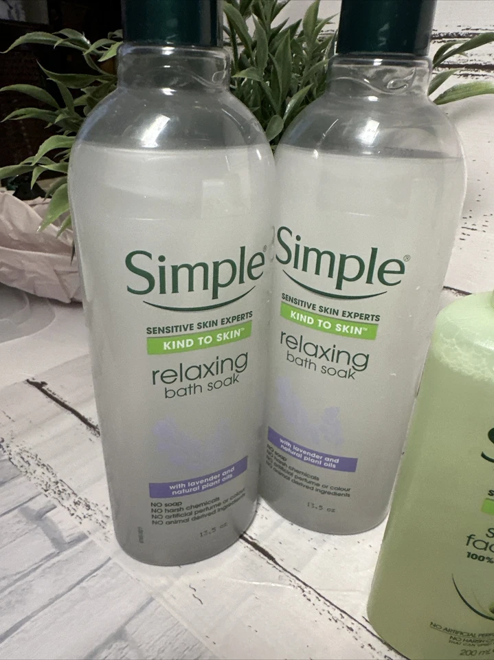 Lote/5 Itens de Cuidados com a Pele Simple Sensitive Fabricados no Reino Unido: Hidratante, Lavagens, Toner Leia! - Imagem 2 de 4