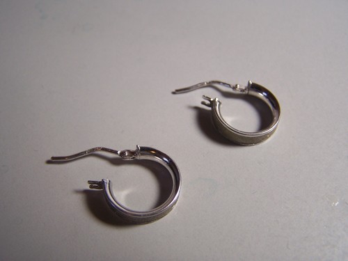 VINTAGE ITALY DESIGNER SAND DUST CRYSTALS STERLING SILVER HOOP EARRINGS - Picture 3 of 8