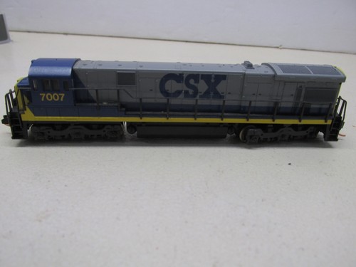 KATO # 176-308~ CSX C30-7 POWERED LOCOMOTIVE # 17007~ N SCALE - Picture 4 of 7