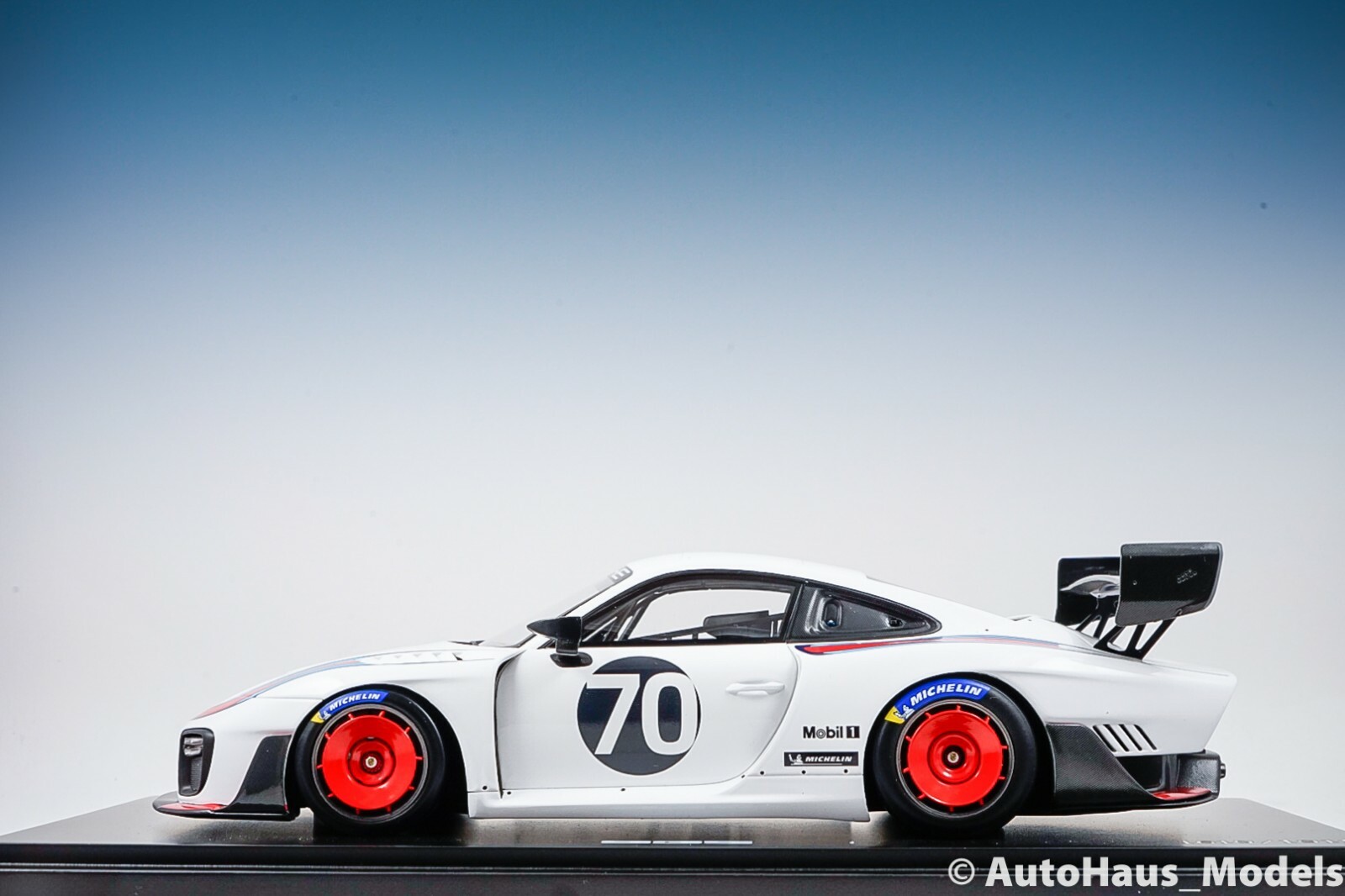 1/18 Spark 2018 Porsche 911 GT2 RS 935 Martini Livery Dealer Edition 1/18 Spark 2018 Porsche 911 GT2 RS 935 Martini Livery Dealer Edition
