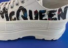 Foto 1 di 13