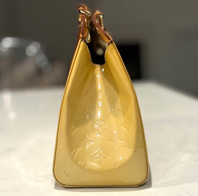 【LOUIS VUITTON】ビジュー テレフォンヌ パスティーユ（ゴールド） Louis Vuitton Limited Edition Gold Dentelle Monogram Batignolles